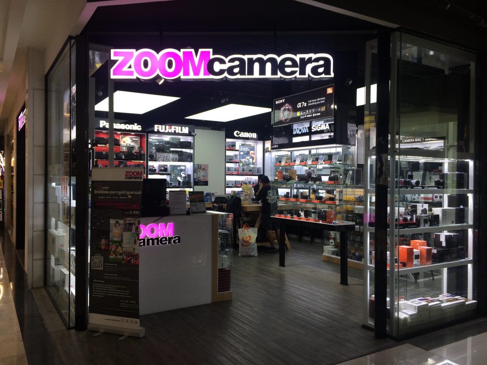 zoom-camera-dealer-peak-design